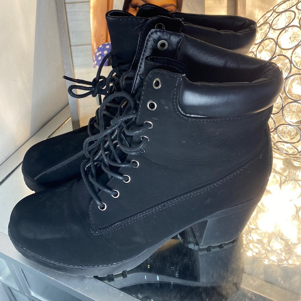 Heel boots